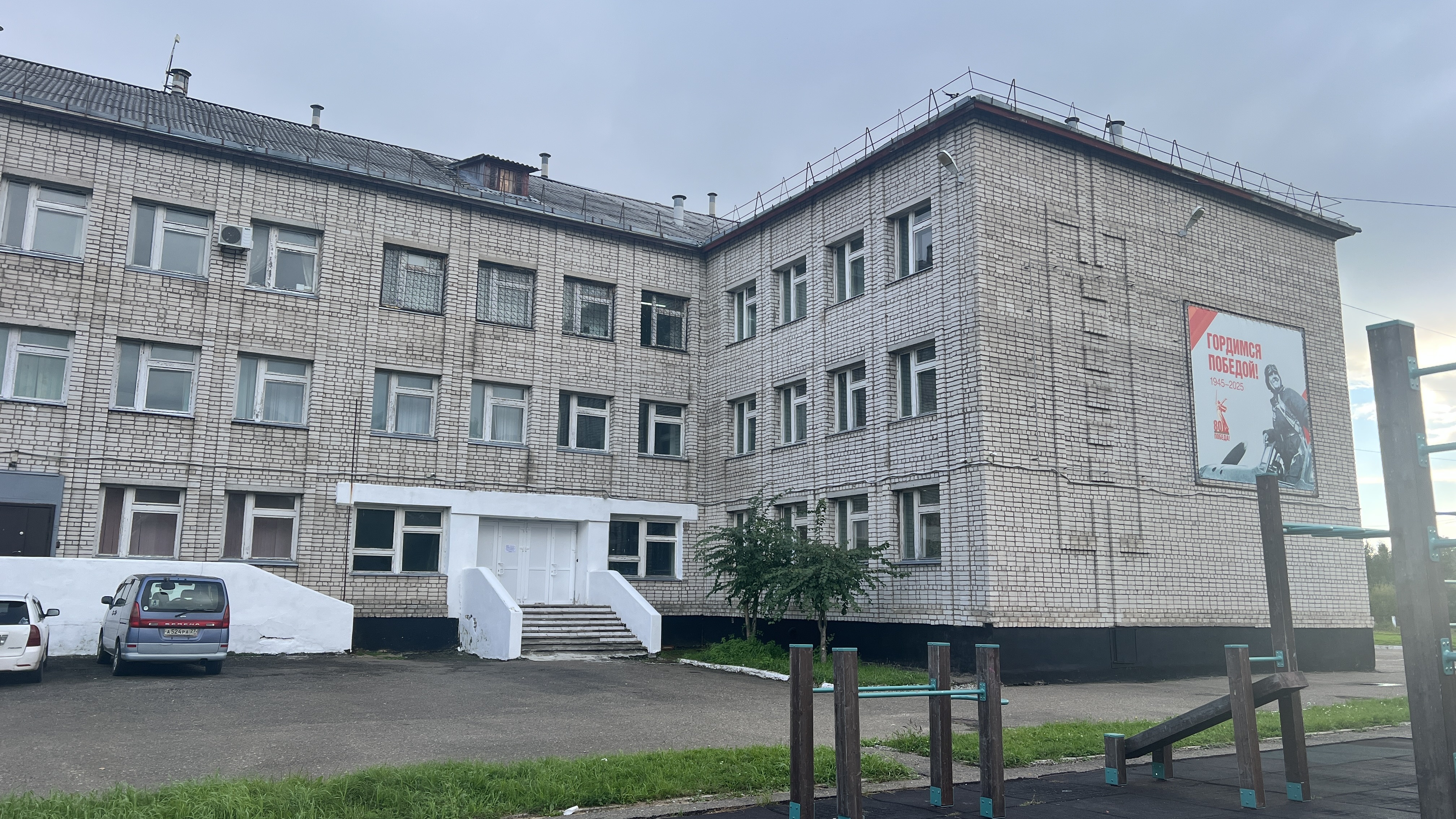 Фотография школы.